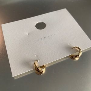 SOLD ✨NEW✨ Korean Small Hoop Leverback Earrings
